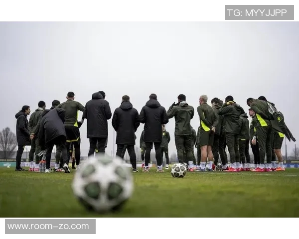 弗兰克清晨抵达基地全力备战多特周一下午将出席新闻发布会 弗兰克清晨抵达基地全力备战多特周一下午将出席新闻发布会